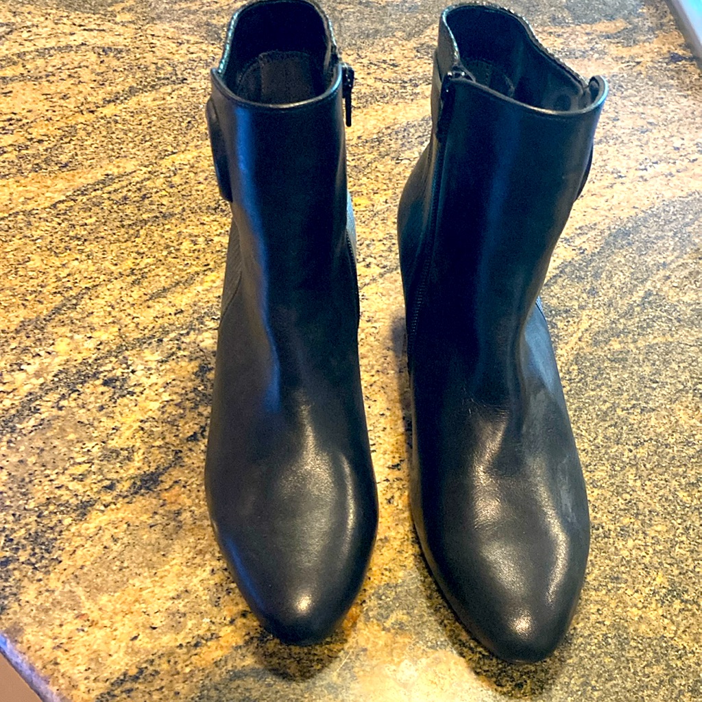 Elegant Black Gabor Ankle Boots